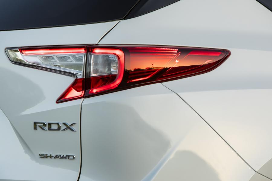 Детали экстерьера Acura RDX 2018 года  (фото 36 из 54)